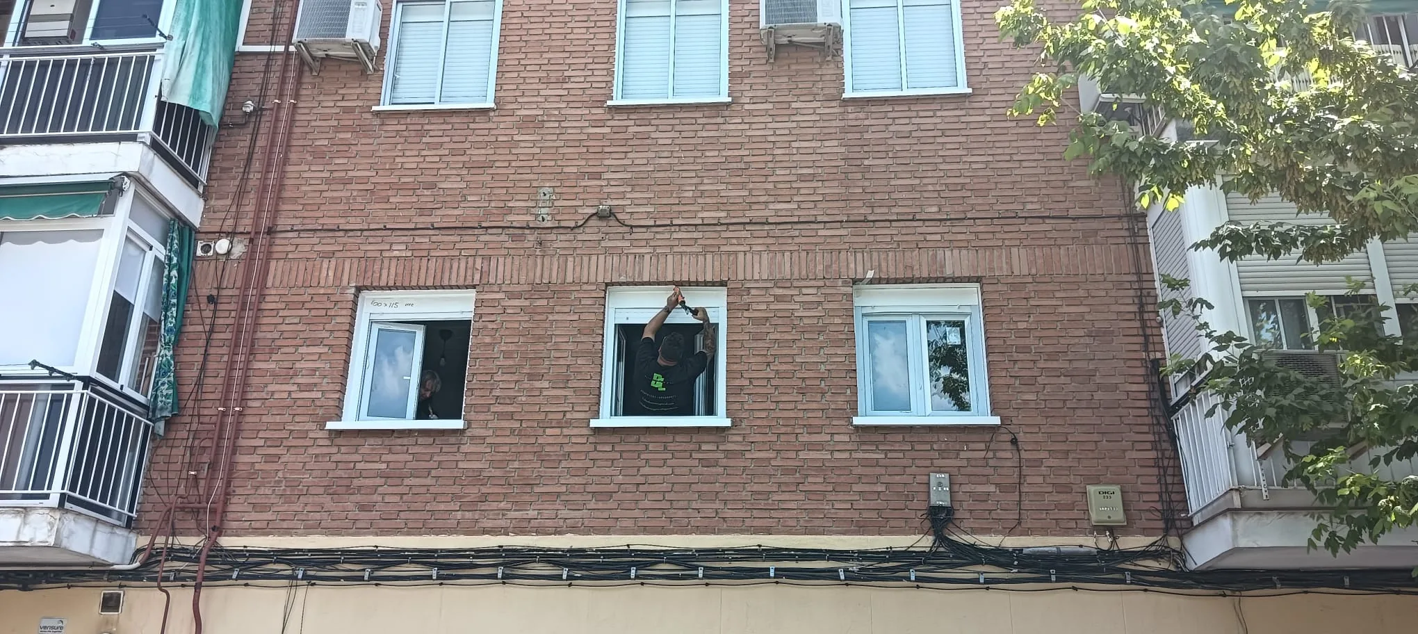 Instalación de ventanas de PVC y aluminio de alta eficiencia térmica - ven 7
